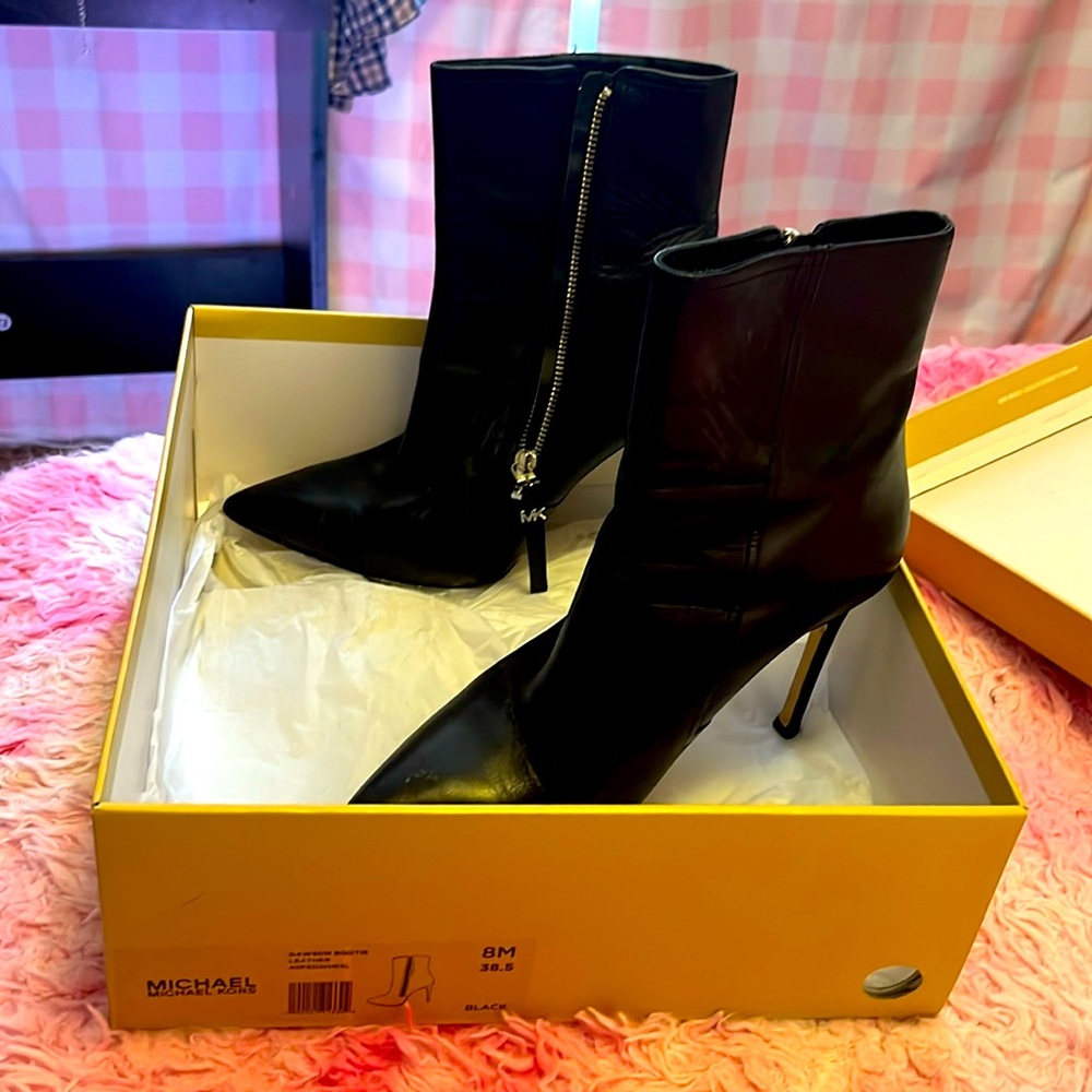Michael Kors Dawson Bootie Leather in 8M/38.5